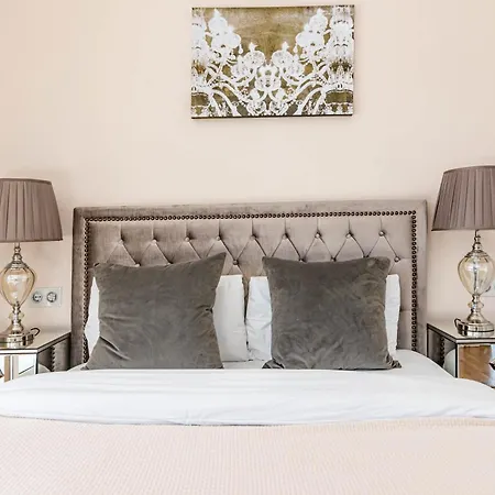 Nottingham: Stunning Private Μαρμπέλλα