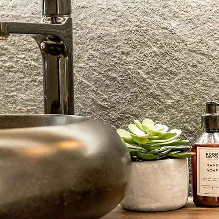 Nottingham: Stunning Private * Marbella