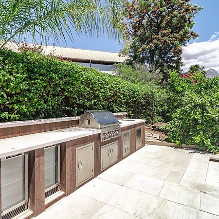 Nottingham: Stunning Private Marbella