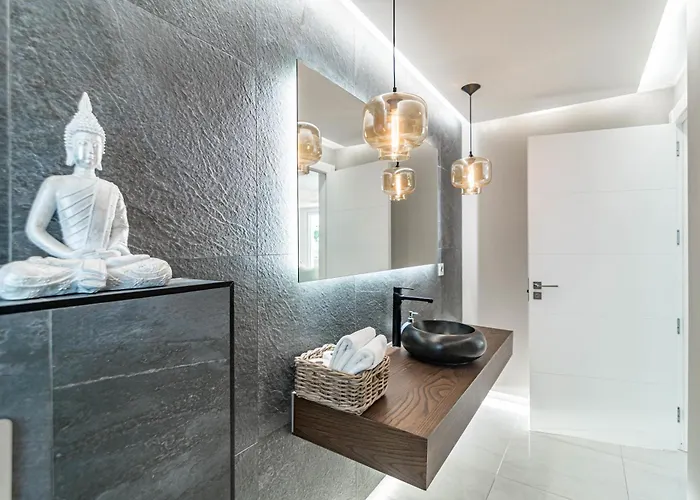 Nottingham: Stunning Private Μαρμπέλλα