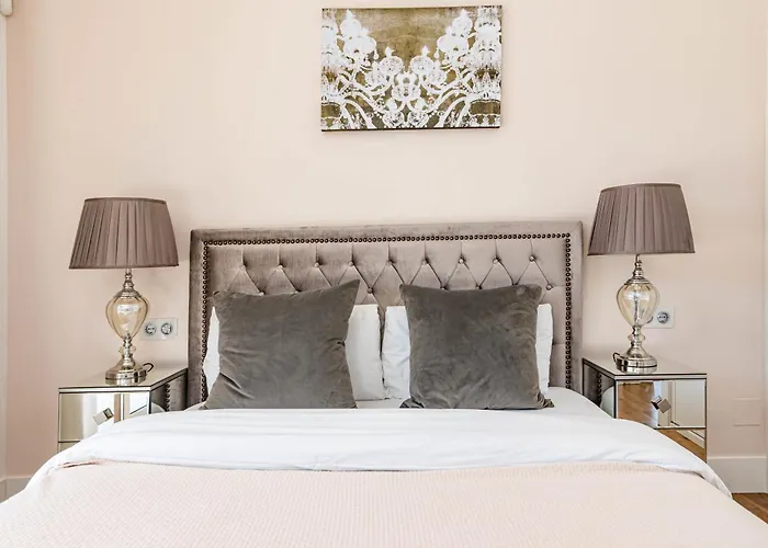 Nottingham: Stunning Private Μαρμπέλλα