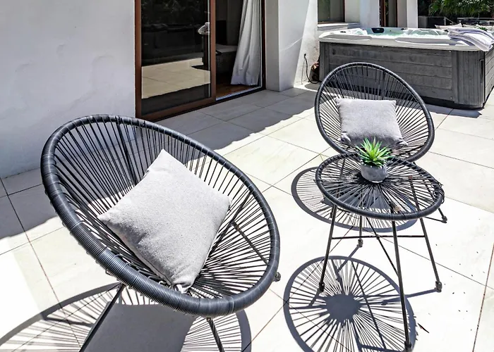 Nottingham: Stunning Private Μαρμπέλλα