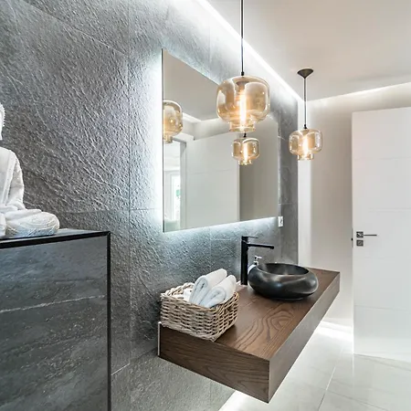 Nottingham: Stunning Private Marbella