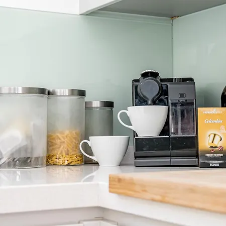 Nottingham: Stunning Private Marbella