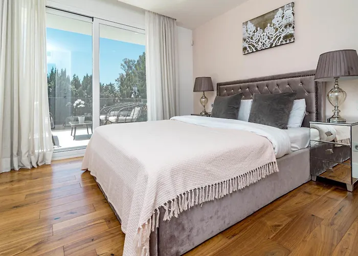 Nottingham: Stunning Private
